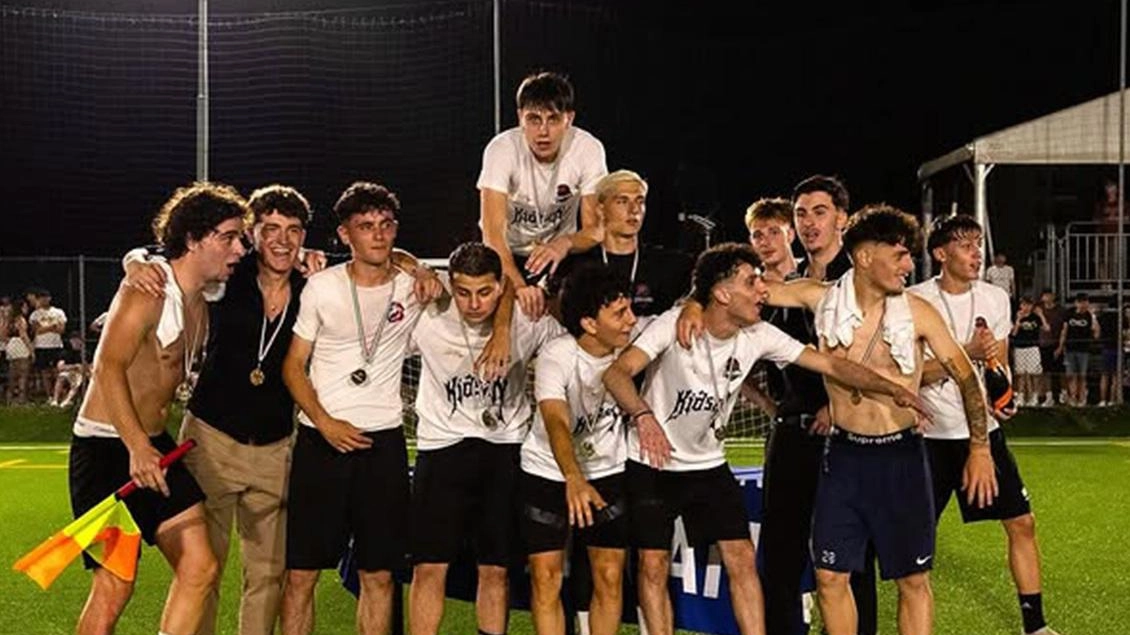 La festa dei vincitori della Domi7League Oggi si replica con il nuovo torneo: 24 squadre divise in sei gironi