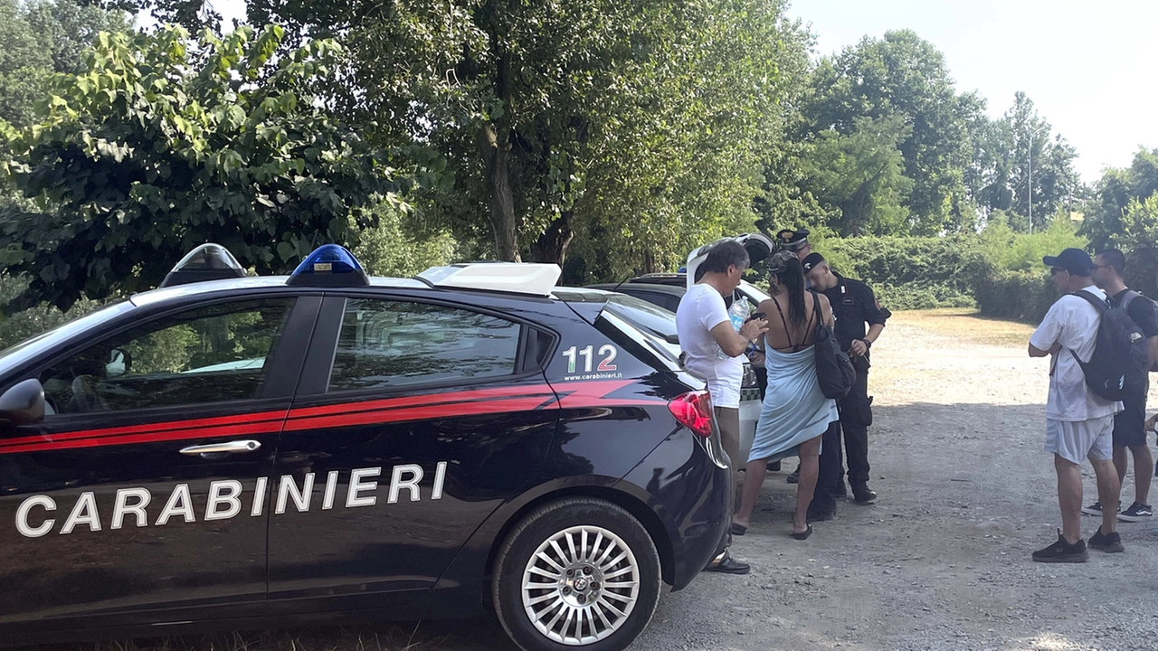 I carabinieri al Traversino hanno multato 12 persone con sanzioni da 500 euro I carabinieri al Traversino hanno multato 12 persone con sanzioni da 500 euro