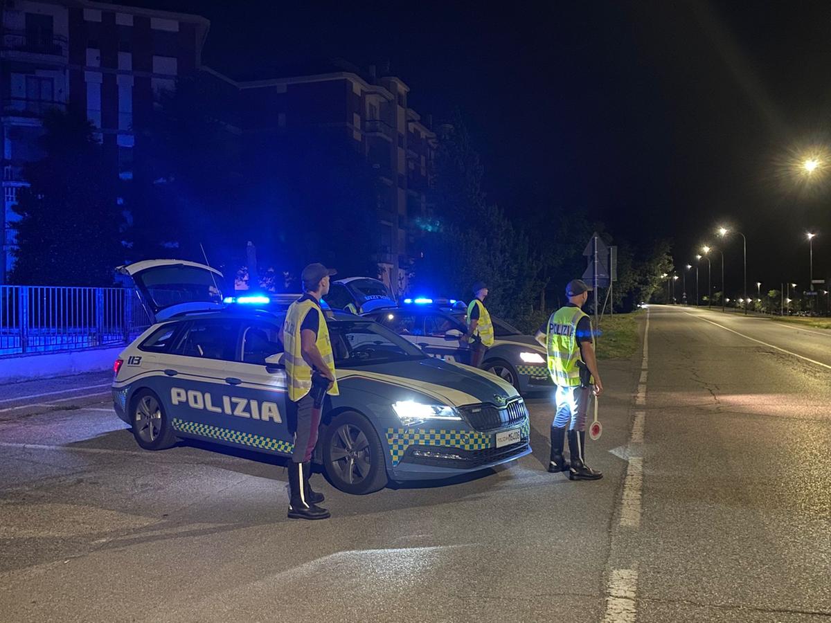 al volante col pieno d8217alcol e la cocaina nel portafogli la stradale di cremona passa al setaccio le provinciali