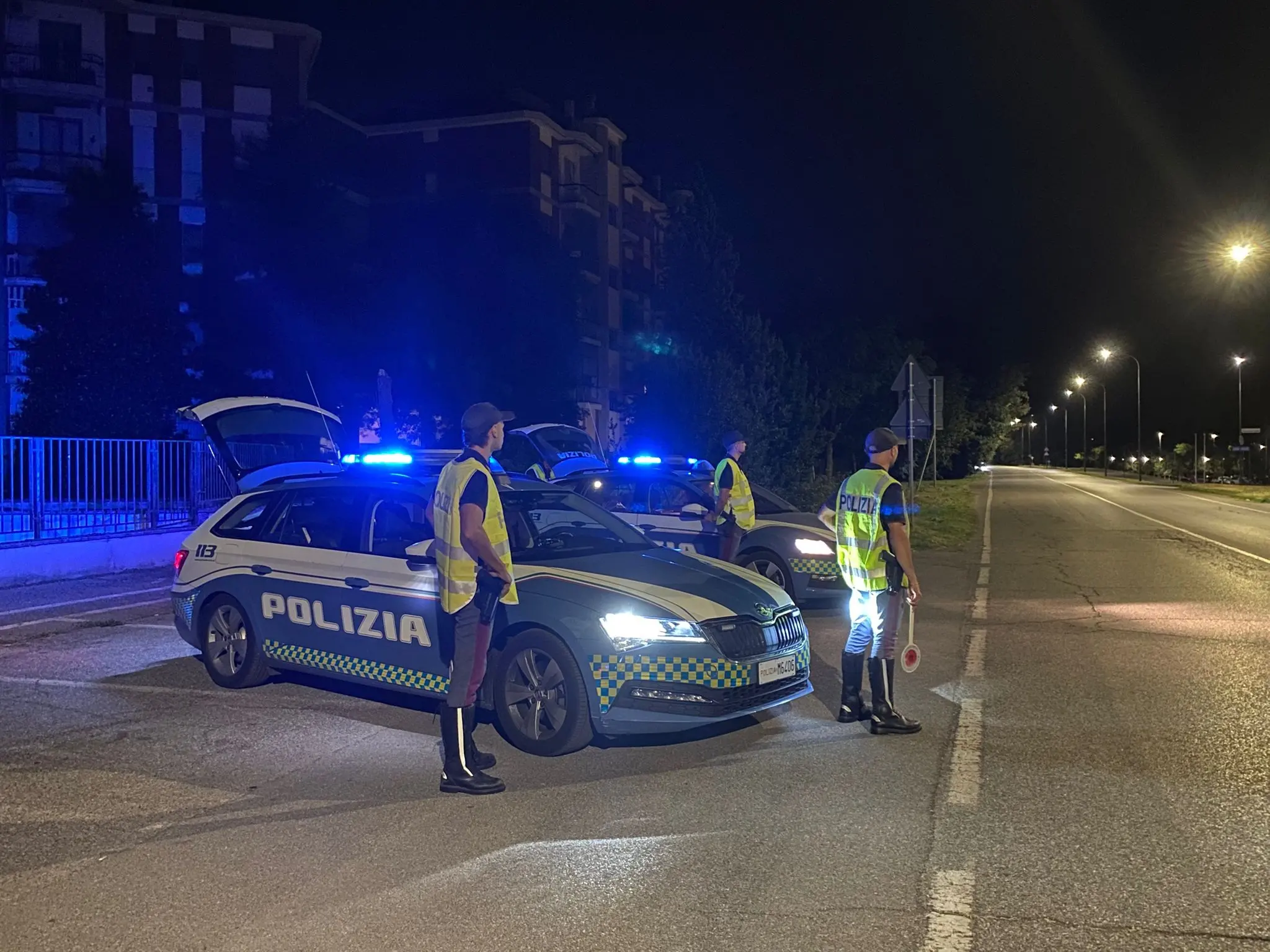 Al volante col pieno d’alcol e la cocaina nel portafogli: la Stradale di Cremona passa al setaccio le provinciali