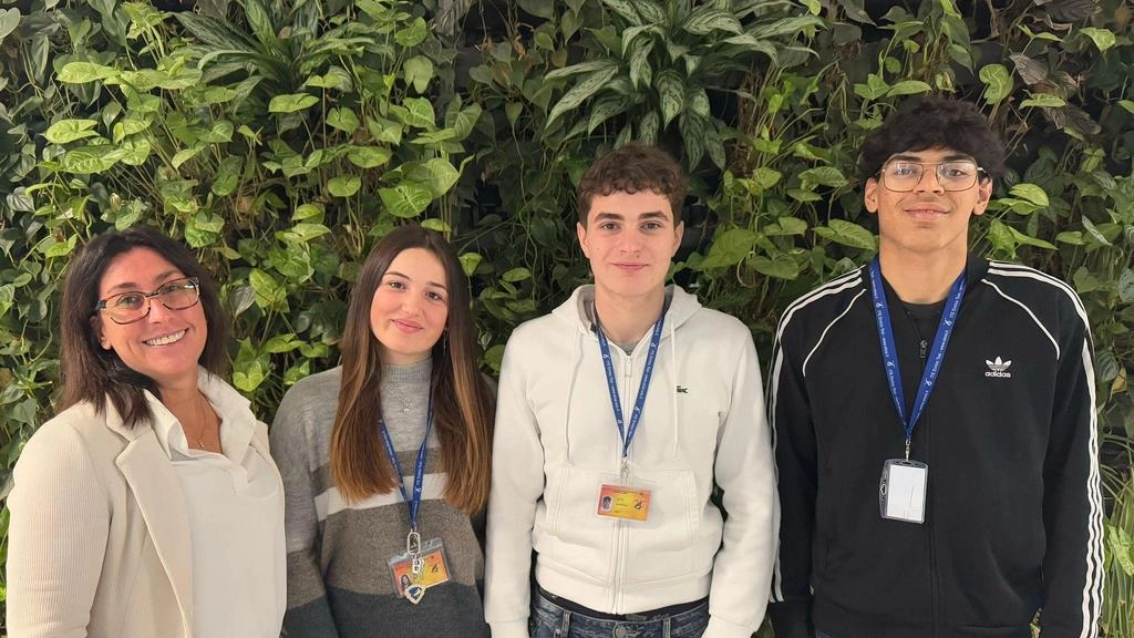 Busto Arsizio, motivazioni e aspettative dei ragazzi selezionati dalla scuola. Mille chilometri con l’atleta cremonese che ha perso una gamba a 17 anni. Busto Arsizio, motivazioni e aspettative dei ragazzi selezionati dalla scuola. Mille chilometri con l’atleta cremonese che ha perso una gamba a 17 anni.