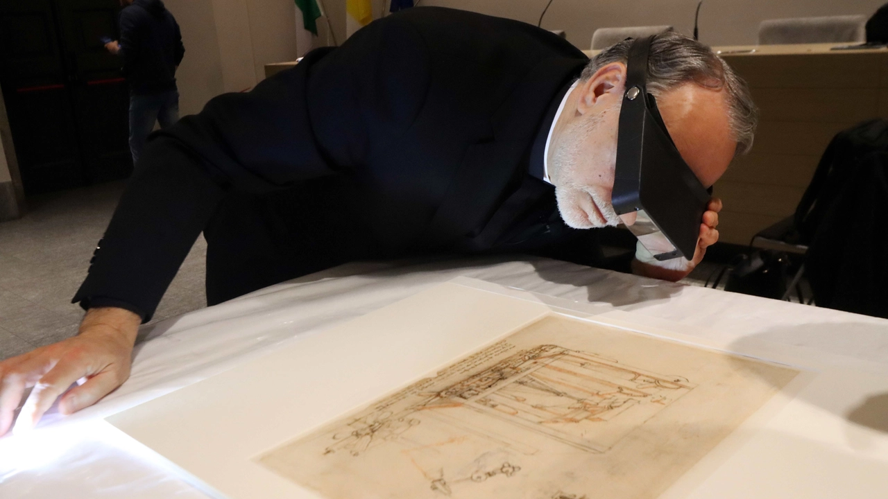 Monsignor Alberto Rocca alla presentazione dei quattro disegni del Codice Atlantico di Leonardo in partenza per Osaka