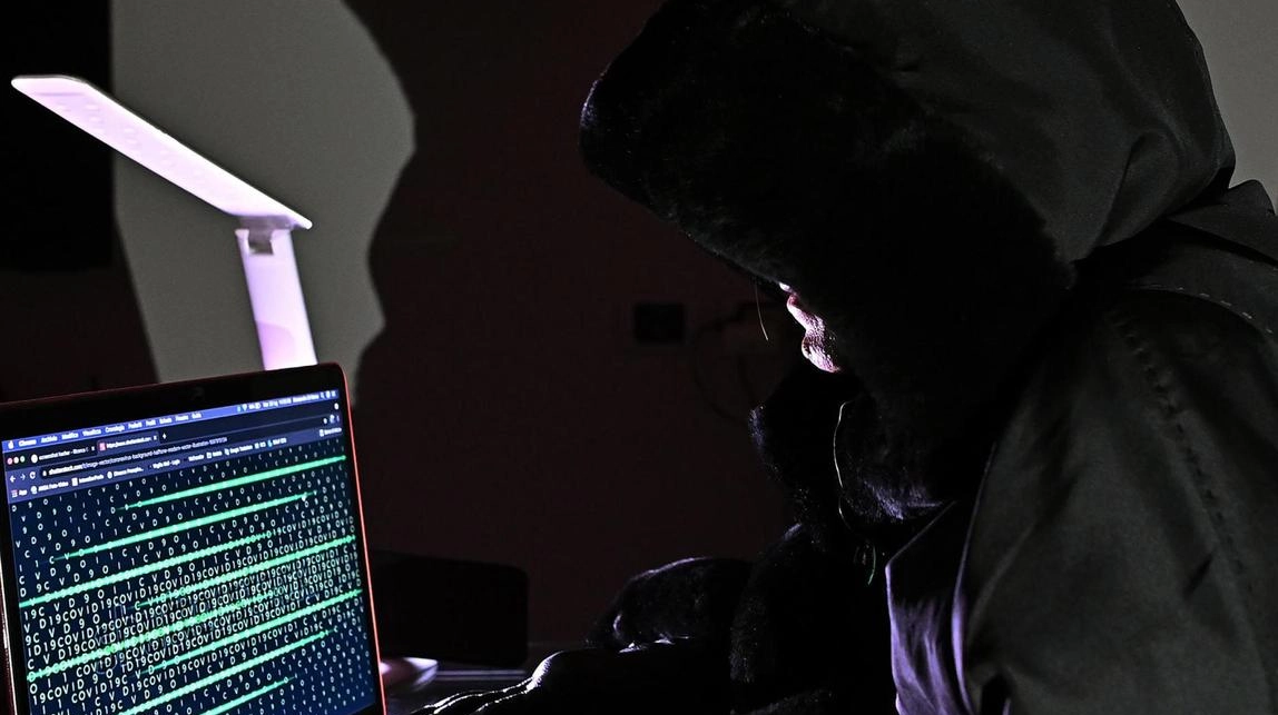 I sei arrestati avrebbero fatto parte di un'organizzazione dedita al furto di dati sensibili e segreti