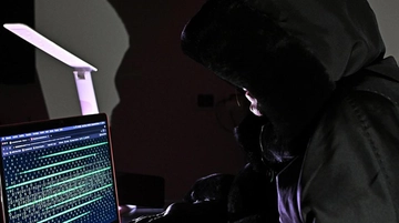 Rubavano informazioni sensibili da banche dati strategiche: coinvolti anche carabiniere ed ex poliziotto