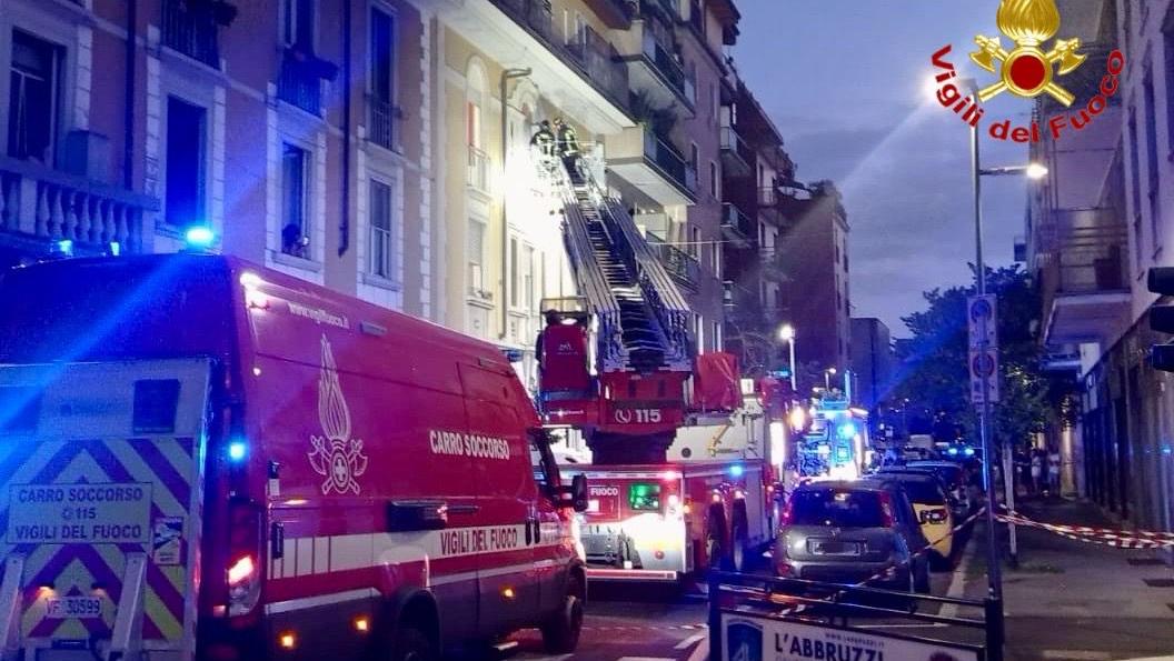 Incendio nella notte a Sesto San Giovanni: un morto, famiglie evacuate