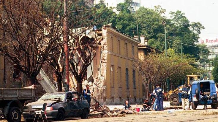 Milano, 32 anni dalla strage di via Palestro: la città ricorda le vittime dell’attentato del 27 luglio 1993