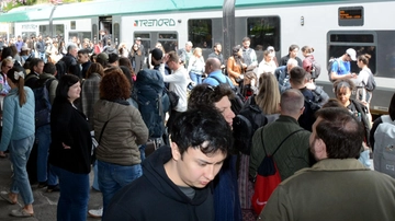 La riduzione delle corse di Trenord: "No ai tagli, Regione ci consulti"