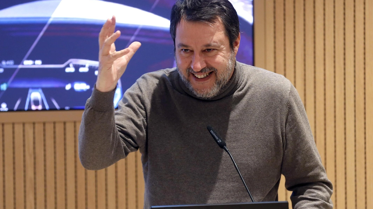 Matteo Salvini ministro delle Infrastrutture e dei Trasporti dice no alle ciclabili disegnate sull’asfalto Matteo Salvini ministro delle Infrastrutture e dei Trasporti dice no alle ciclabili disegnate sull’asfalto