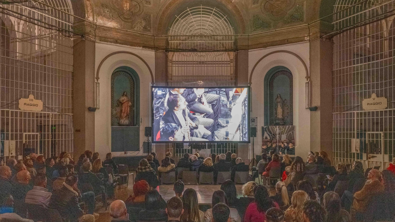La Prima della Scala trasmessa a San Vittore: musica di Verdi per unire detenuti e città, tra riflessioni e speranza. La Prima della Scala trasmessa a San Vittore: musica di Verdi per unire detenuti e città, tra riflessioni e speranza.