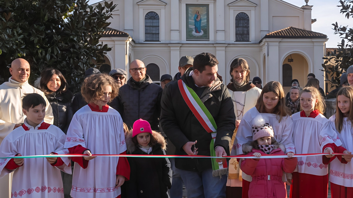 Inaugurata a Casalpusterlengo: illuminazione a risparmo energentico . Inaugurata a Casalpusterlengo: illuminazione a risparmo energentico .