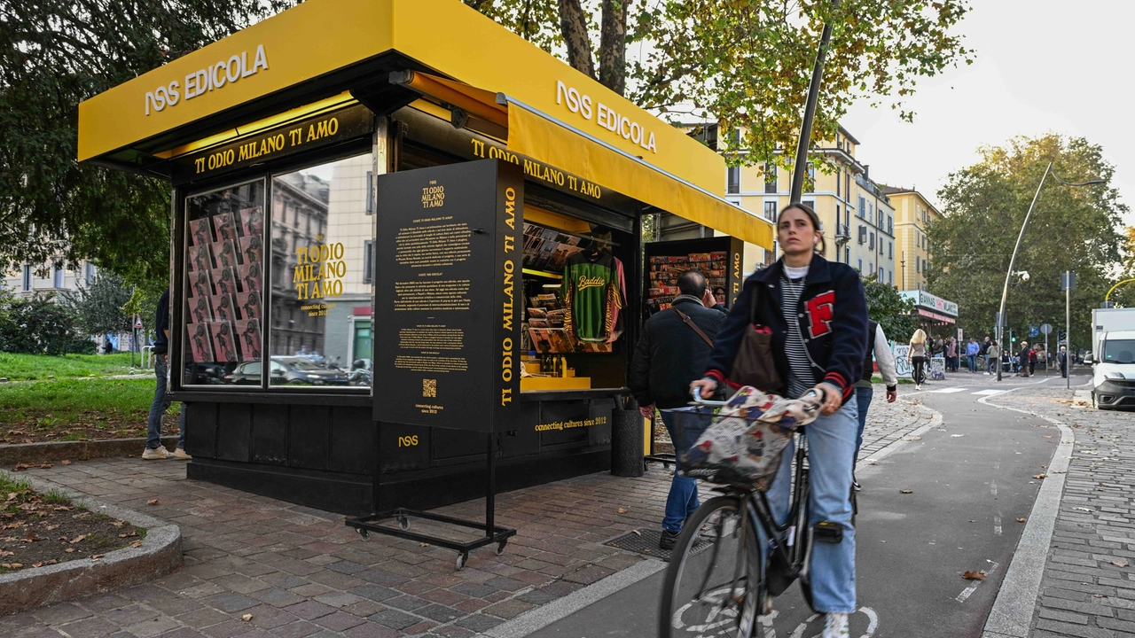 Il chiosco di Nss Edicola in piazza Bruno Buozzi, a Milano, in zona Porta Romana Il chiosco di Nss Edicola in piazza Bruno Buozzi, a Milano, in zona Porta Romana