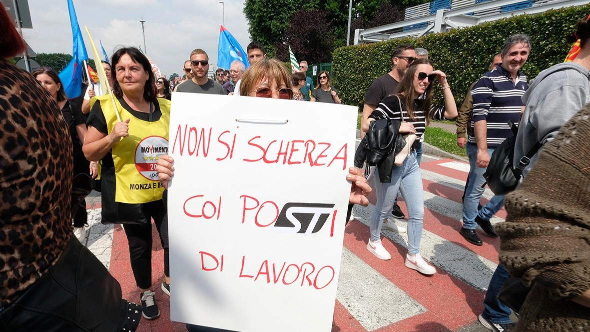 Approvata all’unanimità la mozione in difesa dei lavoratori, una delegazione di Fratelli d’Italia da Ventura Approvata all’unanimità la mozione in difesa dei lavoratori, una delegazione di Fratelli d’Italia da Ventura