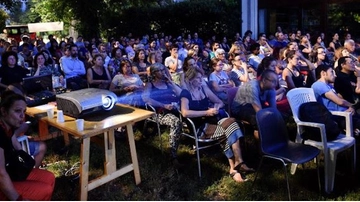 Rubato il cinema delle case popolari del Giambellino e del Lorenteggio: “Ora vogliamo ricrearlo: aiutateci”
