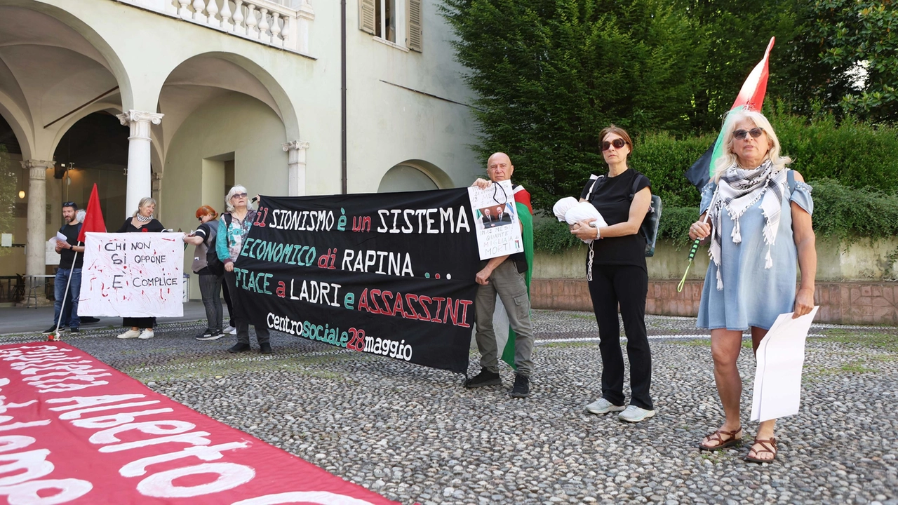 Clima di contestazione per Tajani all'università di Brescia
