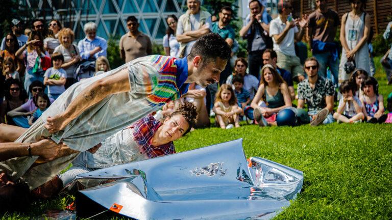 A Greco uno spettacolo di circo lungo un mese: arriva “Bauci”, acrobazie e gioco nel Festival Fuori Asse Kids A Greco uno spettacolo di circo lungo un mese: arriva “Bauci”, acrobazie e gioco nel Festival Fuori Asse Kids