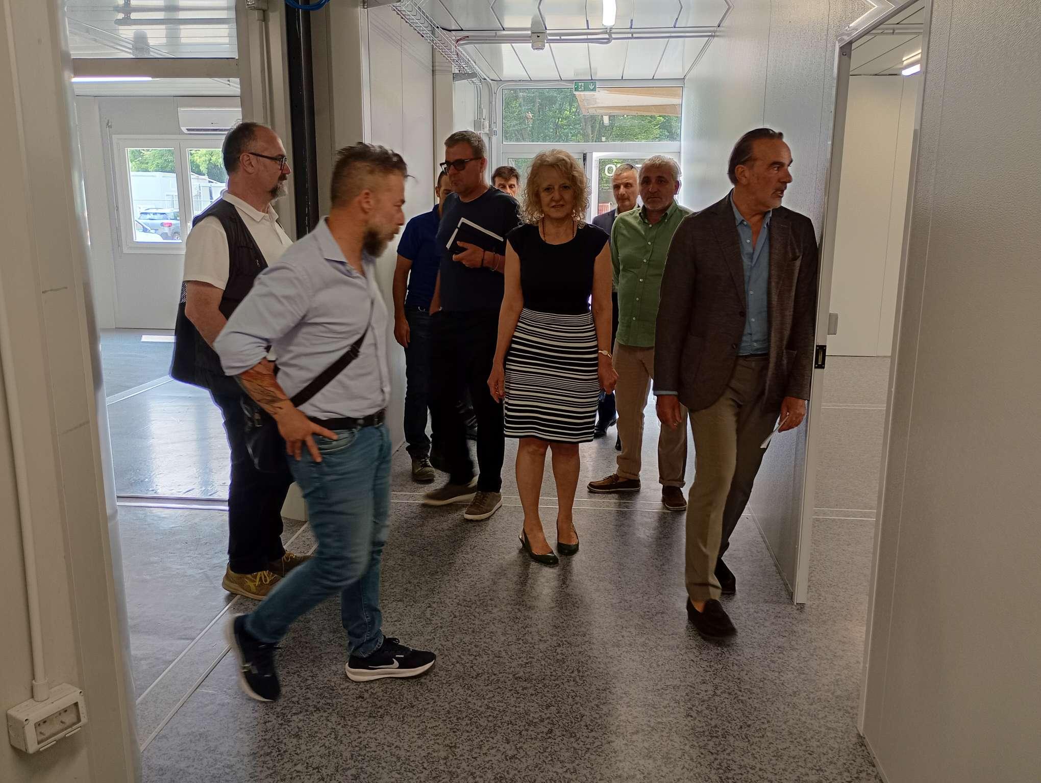 Rinasce l’istituto Tosi di Codogno: “Il cantiere è ripartito, finiremo nei tempi previsti”. Gli studenti accolti in 65 moduli prefabbricati Rinasce l’istituto Tosi di Codogno: “Il cantiere è ripartito, finiremo nei tempi previsti”. Gli studenti accolti in 65 moduli prefabbricati