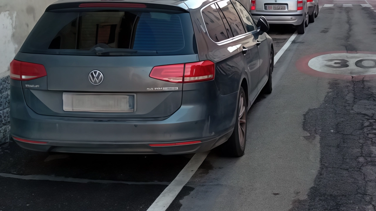 Non si placano le polemiche sui nuovi stalli di sosta di via Conciliazione, ridisegnati per far posto alla pista ciclabile.... Non si placano le polemiche sui nuovi stalli di sosta di via Conciliazione, ridisegnati per far posto alla pista ciclabile....