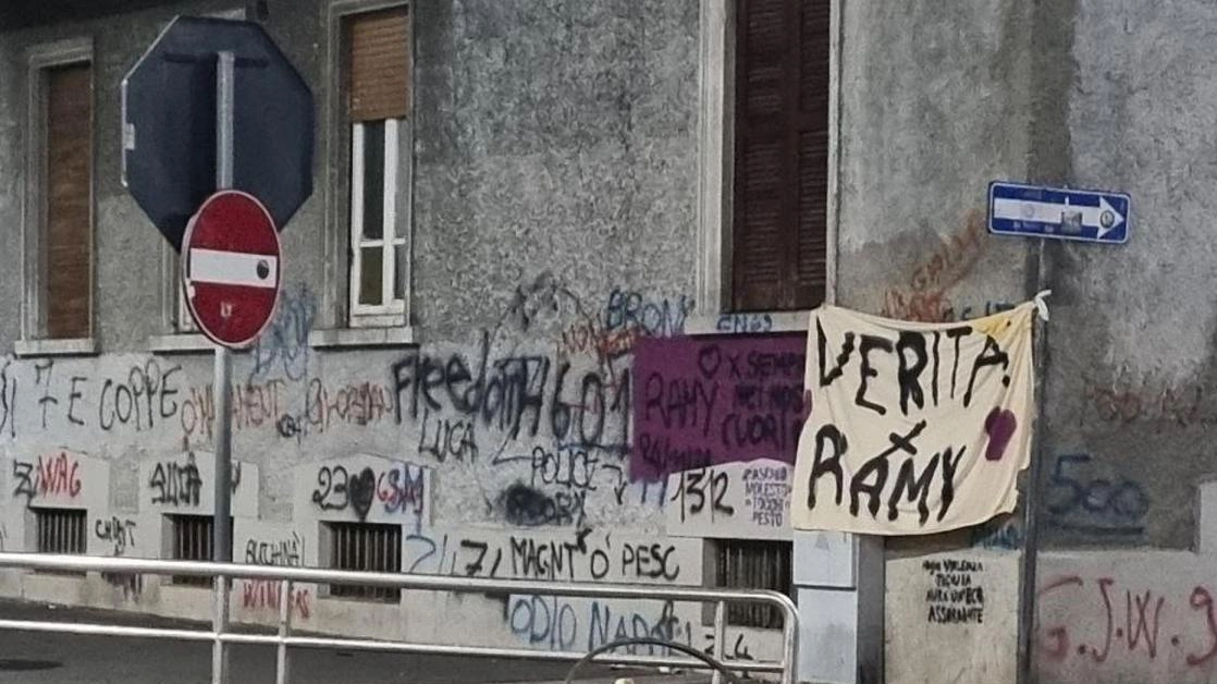 I danni dopo la “rivolta“ al Corvetto scatenata dalla morte del giovane Ramy I danni dopo la “rivolta“ al Corvetto scatenata dalla morte del giovane Ramy
