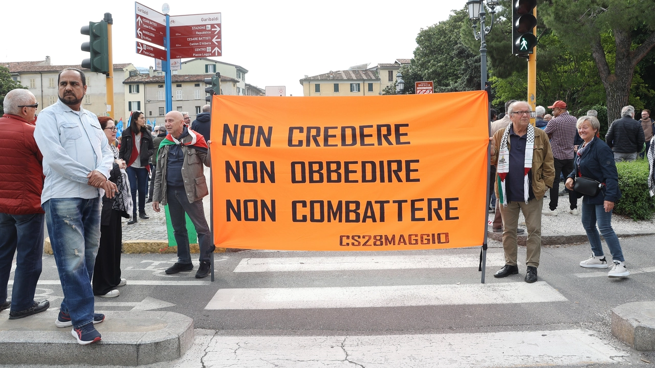 Un presidio antifascista a Brescia Un presidio antifascista a Brescia