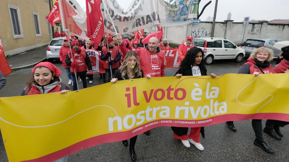 La Cgil ha sfilato da via Premuda al cuore del quartiere Cederna «Anche in Brianza tanti settori in crisi»