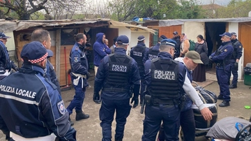 Milano, sgomberata la baraccopoli di via Pestagalli: “Stop al degrado”