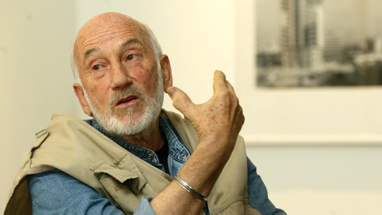 È morto a 94 anni il veterano del racconto-reportage fotografico. Nato ligure, vissuto a Roma, Venezia, Lugano e Parigi, infine Milano . "Dal 1965 vivo qui, ho grande rispetto per la città che mi ha adottato".
