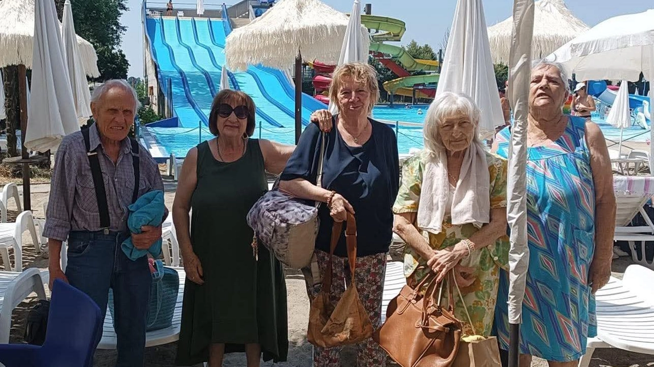 Il gruppo della Terza età ha vissuto una giornata speciale grazie al municipio che ha messo a disposizione il pulmino e concordato una tariffa calmierata Il gruppo della Terza età ha vissuto una giornata speciale grazie al municipio che ha messo a disposizione il pulmino e concordato una tariffa calmierata