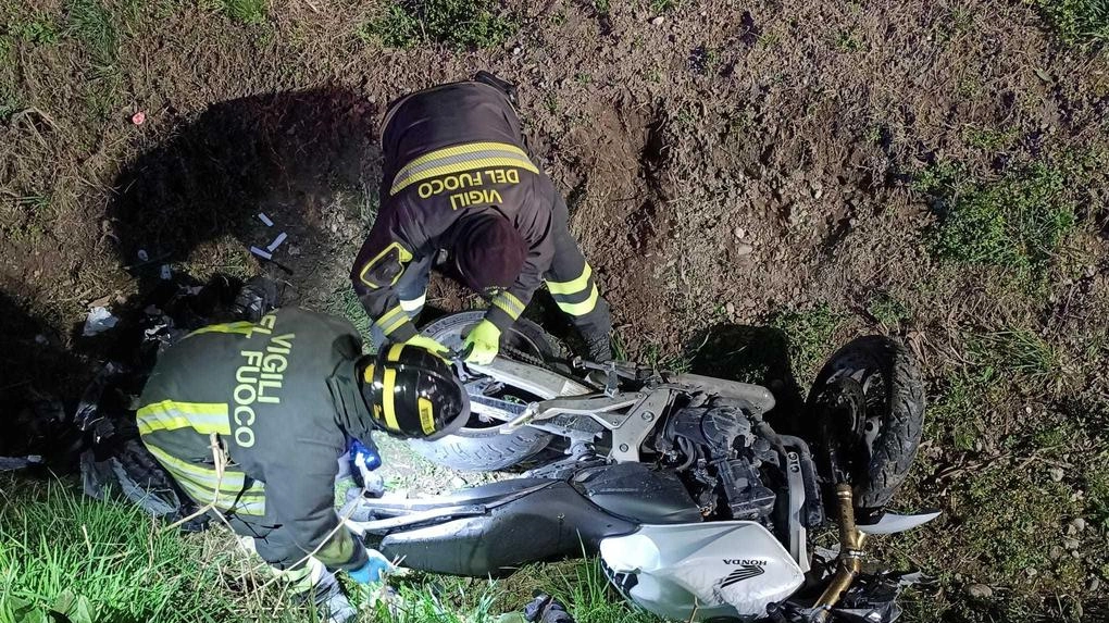 SPINO D’ADDA (Cremona) È in condizioni critiche il 53enne che martedì poco dopo le 18.30, a bordo della sua moto Honda,... SPINO D’ADDA (Cremona) È in condizioni critiche il 53enne che martedì poco dopo le 18.30, a bordo della sua moto Honda,...