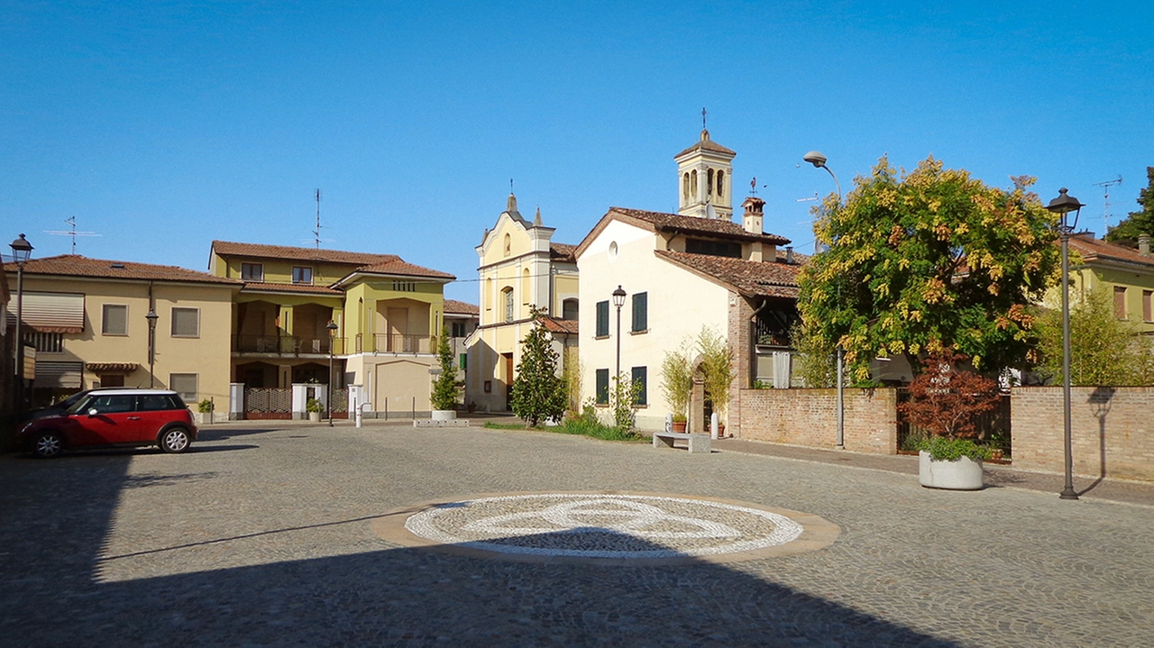 La piazza della frazione di Rubbiano del Comune di Credera La piazza della frazione di Rubbiano del Comune di Credera