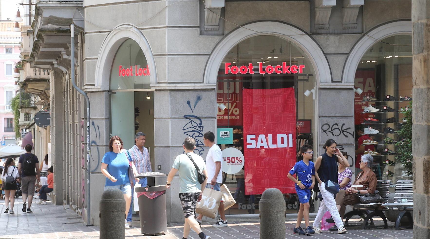 Saldi per salvare una stagione. Partenza in sordina a Monza. Ma i commercianti ci credono Saldi per salvare una stagione. Partenza in sordina a Monza. Ma i commercianti ci credono