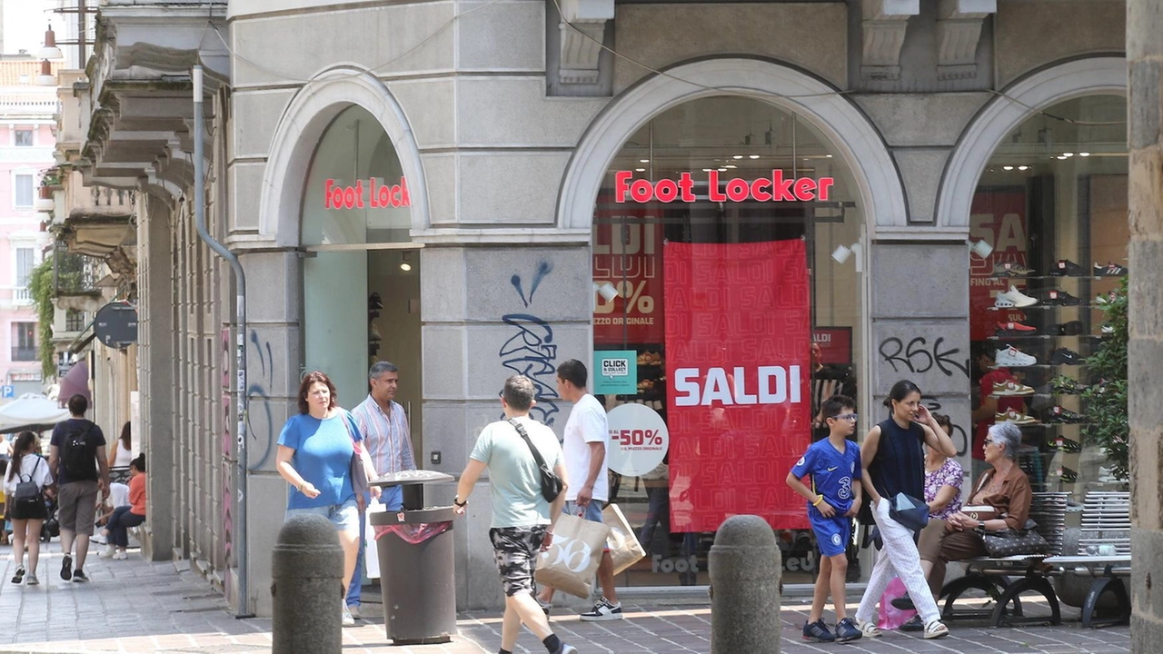ll successo della prova generale di pubblico con il ritorno dei negozi aperti il giovedì sera fa ben sperare. Alessandro Fede Pellone: "Nelle scorse settimane il caldo estremo ha scoraggiato lo shopping". ll successo della prova generale di pubblico con il ritorno dei negozi aperti il giovedì sera fa ben sperare. Alessandro Fede Pellone: "Nelle scorse settimane il caldo estremo ha scoraggiato lo shopping".