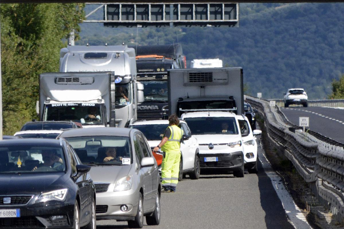 Ferragosto 2025, traffico bollente in Lombardia e strade da bollino rosso: ecco quali e quando