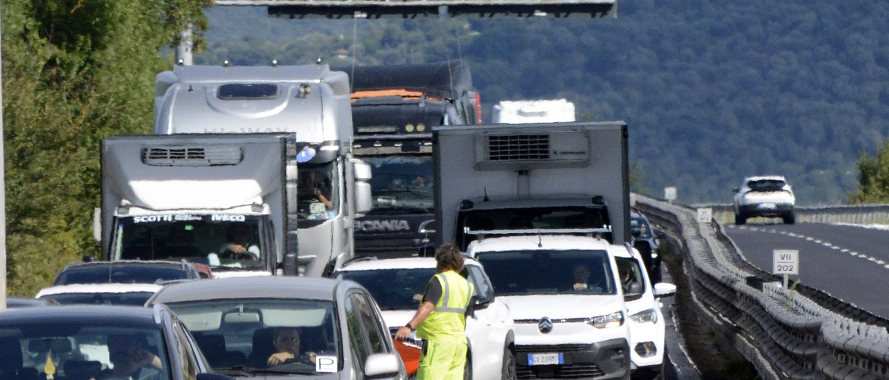 Ferragosto 2025, traffico bollente in Lombardia e strade da bollino rosso: ecco quali e quando