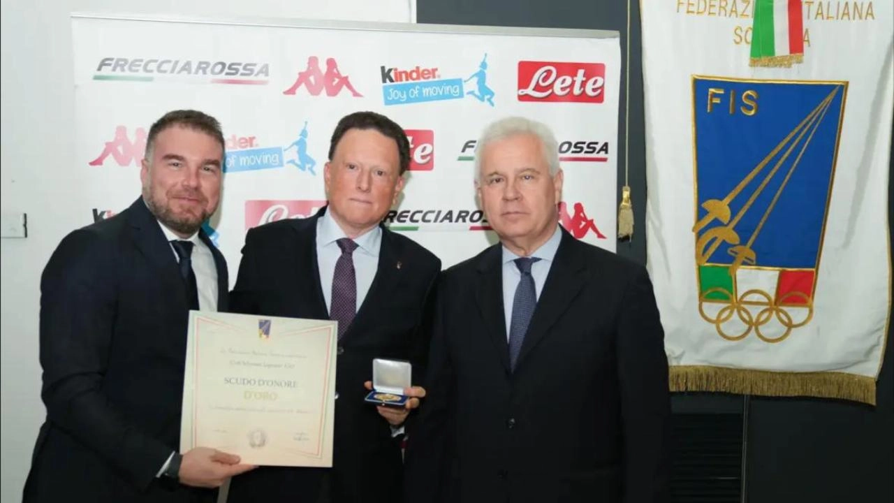 Il club Scherma Legnano ha ricevuto l’attestato dalla Federazione durante una cerimonia a Roma Il club Scherma Legnano ha ricevuto l’attestato dalla Federazione durante una cerimonia a Roma