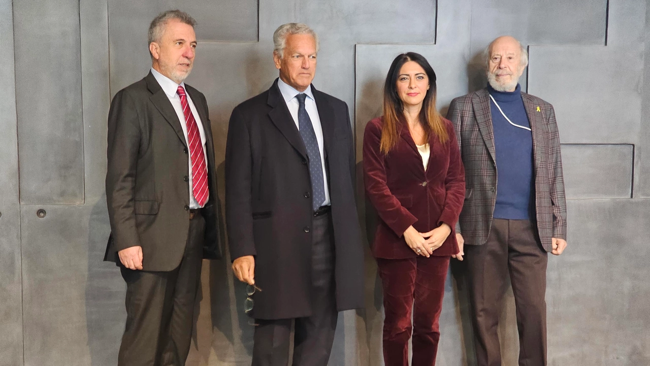 La vicepresidente del Parlamento Europeo, Pina Picierno, al Memoriale della Shoah di Milano. Ad attenderla anche i rappresentanti della Fondazione Memoriale della Shoah e del Centro di Documentazione Ebraica Contemporanea La vicepresidente del Parlamento Europeo, Pina Picierno, al Memoriale della Shoah di Milano. Ad attenderla anche i rappresentanti della Fondazione Memoriale della Shoah e del Centro di Documentazione Ebraica Contemporanea