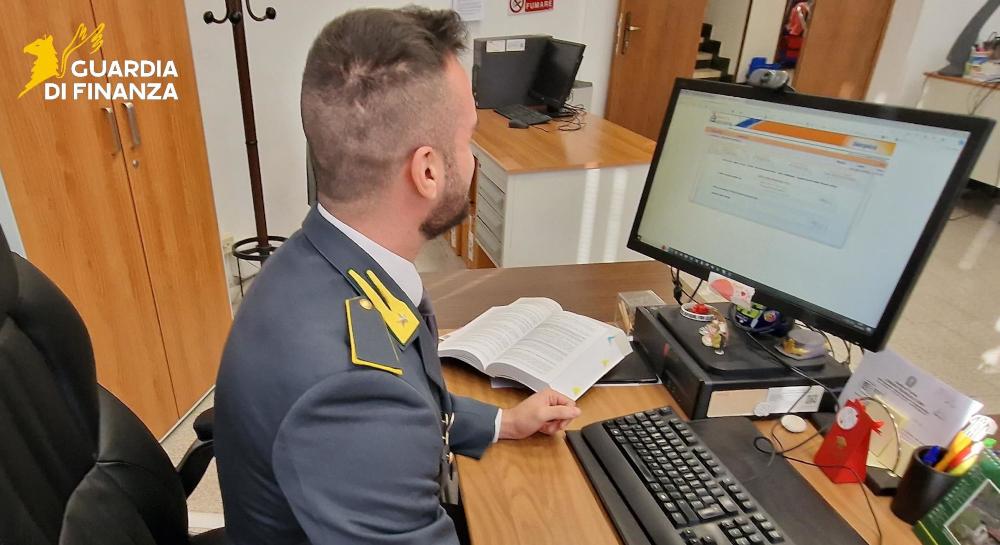 cant249 vendeva orologi di valore inesistenti su internet incassava e spariva 27enne tradito dall8217estetista