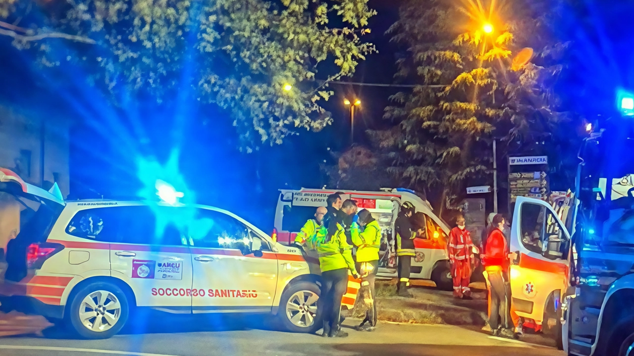 Due incidenti stradali a Orzinuovi coinvolgono due diciassettenni, uno in gravi condizioni. Un'altra auto finisce contro un guardrail a Valsabbia. Polizia locale indaga. Due incidenti stradali a Orzinuovi coinvolgono due diciassettenni, uno in gravi condizioni. Un'altra auto finisce contro un guardrail a Valsabbia. Polizia locale indaga.
