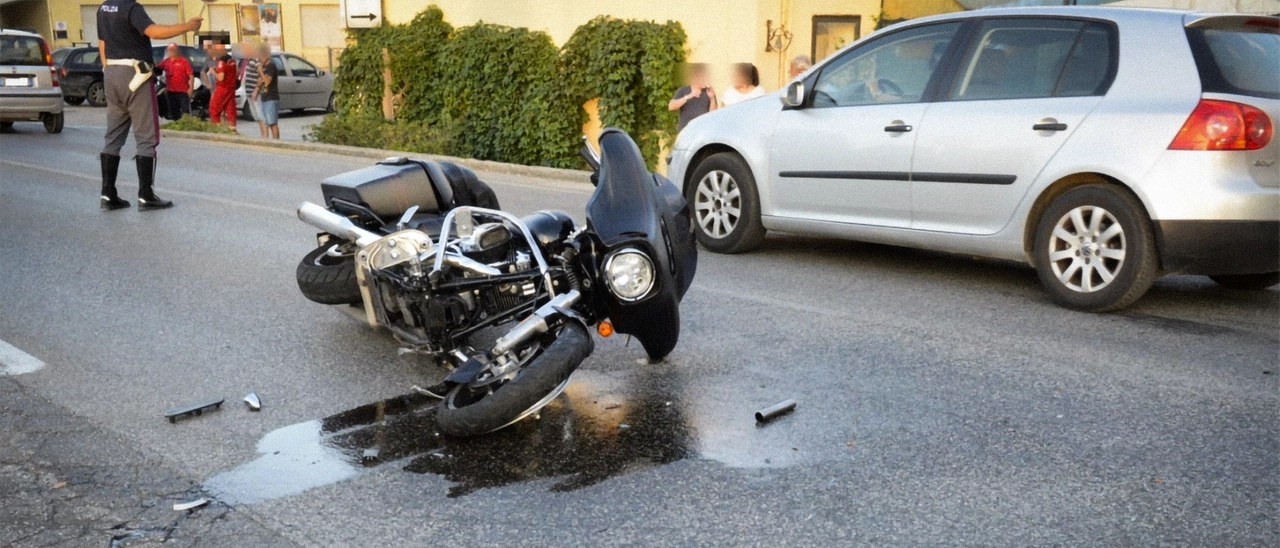 Grave incidente sul Garda, auto invade la corsia opposta e si schianta contro un gruppo di Harley: due motociclisti in ospedale