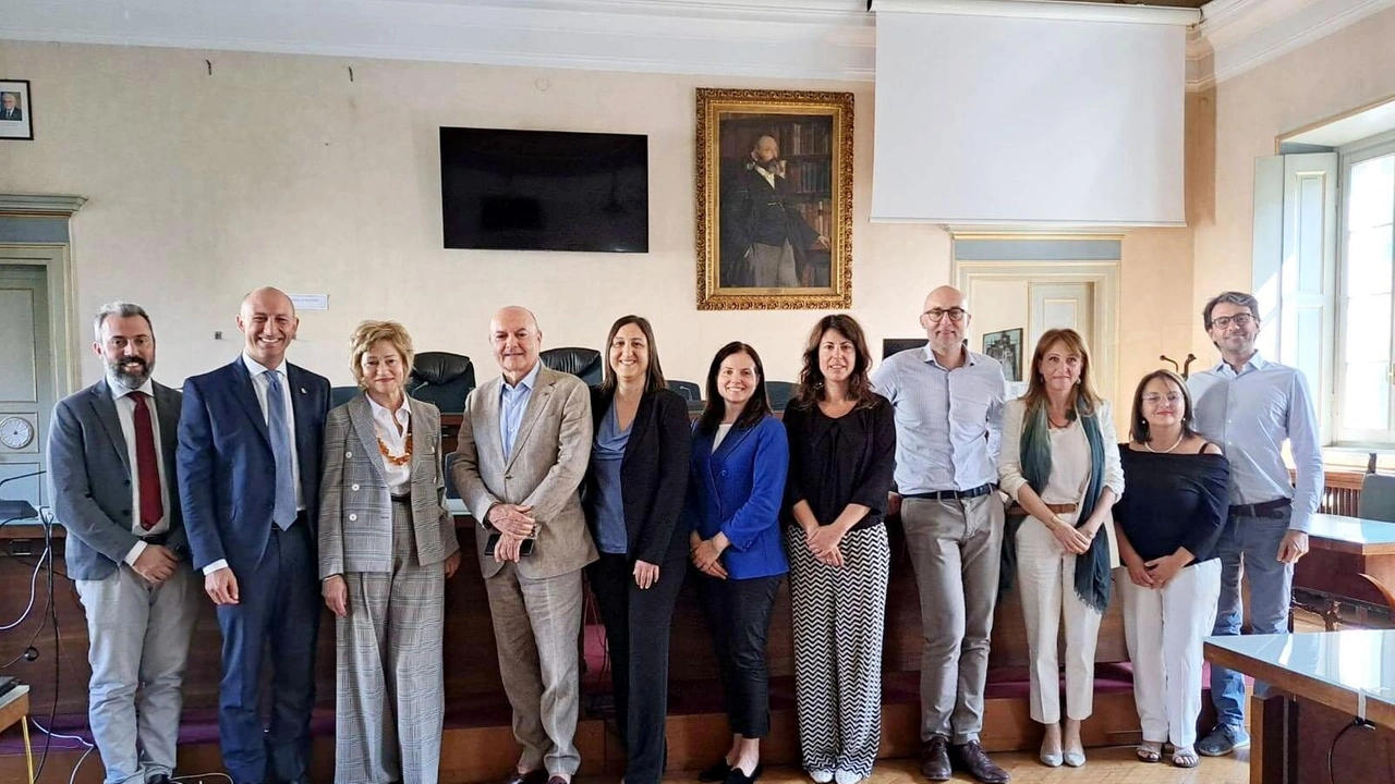 Lecco, l’obiettivo non è solo la valorizzazione del Teatro della Società. Il presidente Anghileri: offriremo nuove opportunità a cittadini e turisti. Lecco, l’obiettivo non è solo la valorizzazione del Teatro della Società. Il presidente Anghileri: offriremo nuove opportunità a cittadini e turisti.