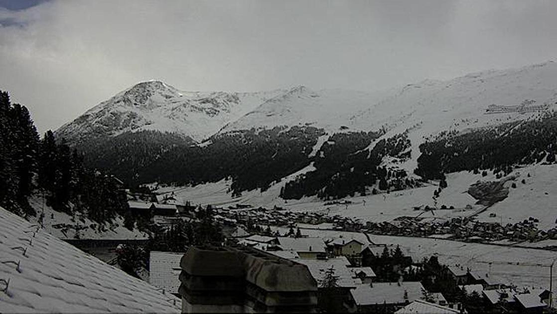 A Livigno è ancora inverno: fitta nevicata sul piccolo Tibet. Freddo e pioggia forte nelle località di fondovalle A Livigno è ancora inverno: fitta nevicata sul piccolo Tibet. Freddo e pioggia forte nelle località di fondovalle
