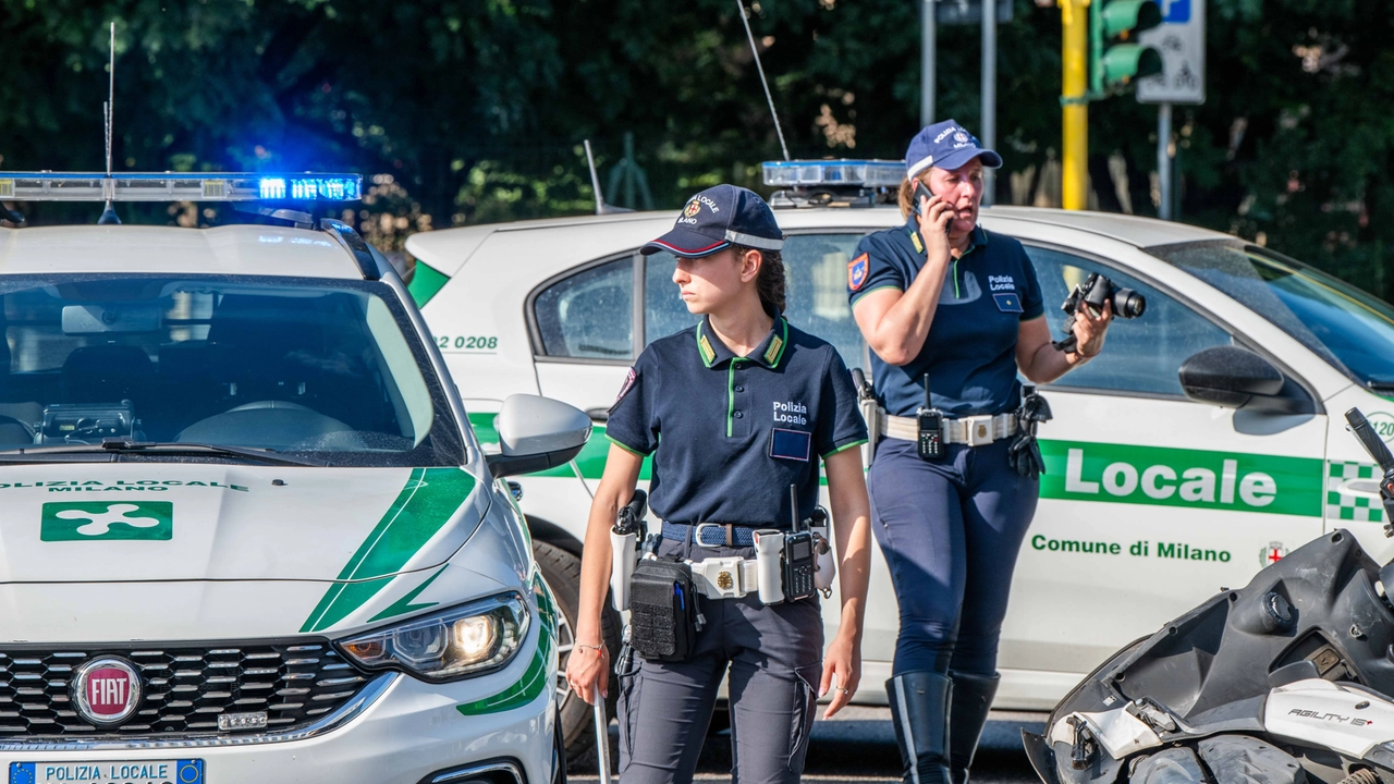 Agenti della polizia locale di Milano Agenti della polizia locale di Milano