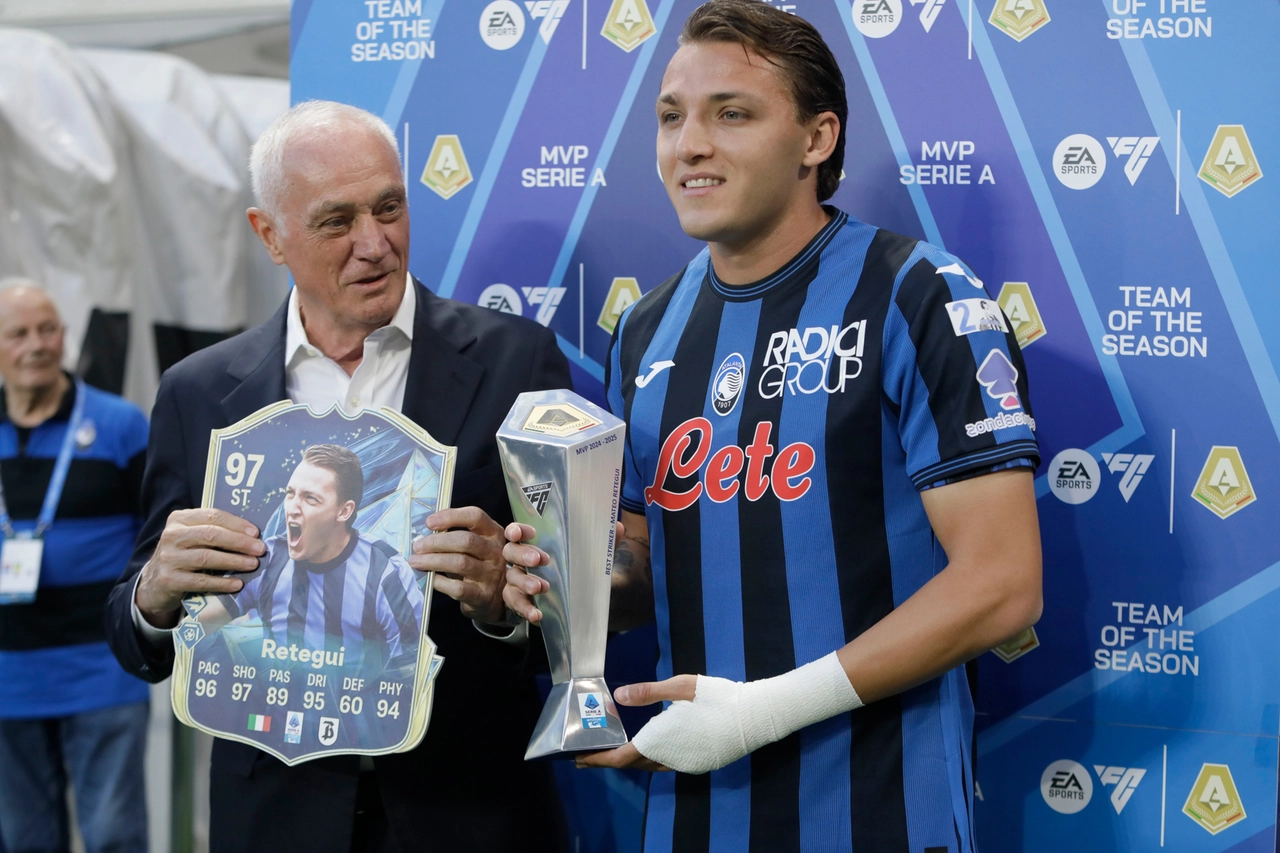Il presidente dell'Atalanta Antonio Percassi assieme a Mateo Retegui, ceduto ai sauditi dell'Al Qadsiah per 68 milioni