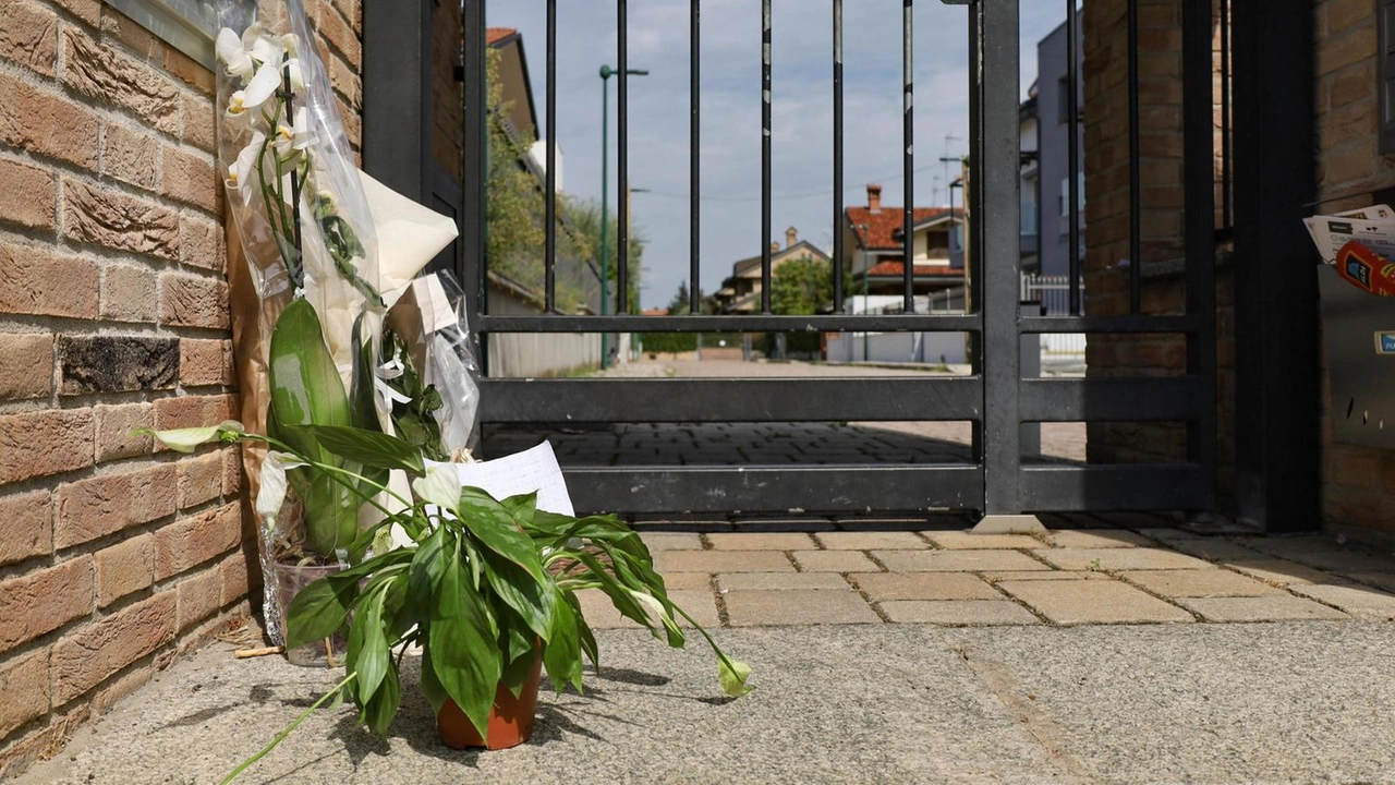 La perizia psichiatrica riconosce il vizio parziale di mente per Chiarioni, accusato dell'omicidio della famiglia a Paderno Dugnano. La perizia psichiatrica riconosce il vizio parziale di mente per Chiarioni, accusato dell'omicidio della famiglia a Paderno Dugnano.