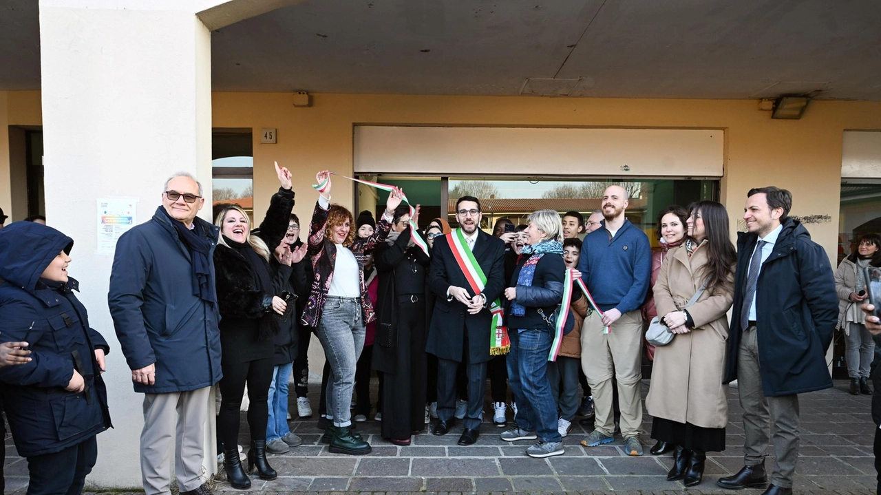Tanta partecipazione per l’inaugurazione del nuovo Centro di Aggregazione Giovanile di piazza Europa. Un luogo dedicato ai ragazzi che frequentano... Tanta partecipazione per l’inaugurazione del nuovo Centro di Aggregazione Giovanile di piazza Europa. Un luogo dedicato ai ragazzi che frequentano...