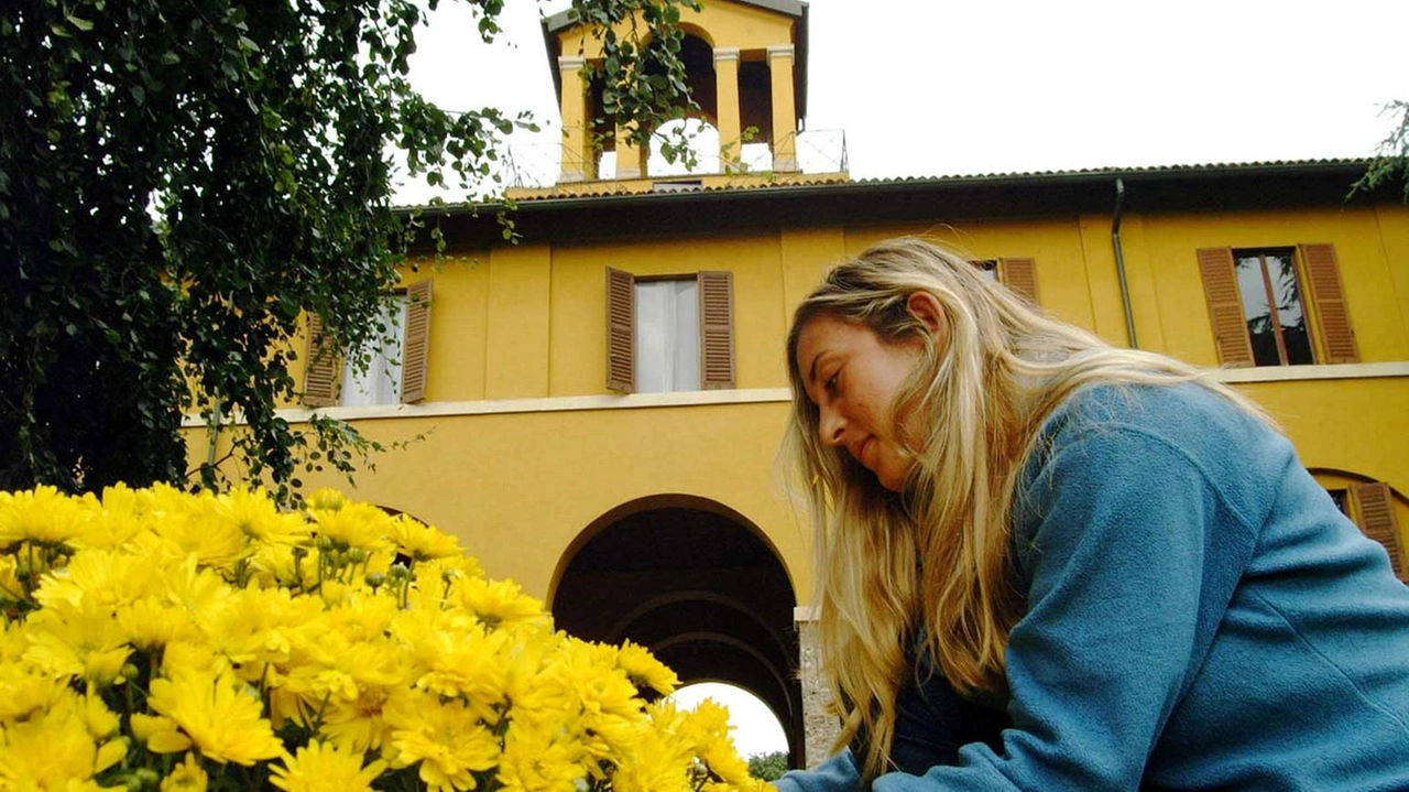 Gli oltre 700 ettari di prati e boschi custodiscono 15 edifici di grande valore architettonico. La maggior parte ha cambiato destinazione d’uso, ospitando attività e servizi per i visitatori. Gli oltre 700 ettari di prati e boschi custodiscono 15 edifici di grande valore architettonico. La maggior parte ha cambiato destinazione d’uso, ospitando attività e servizi per i visitatori.