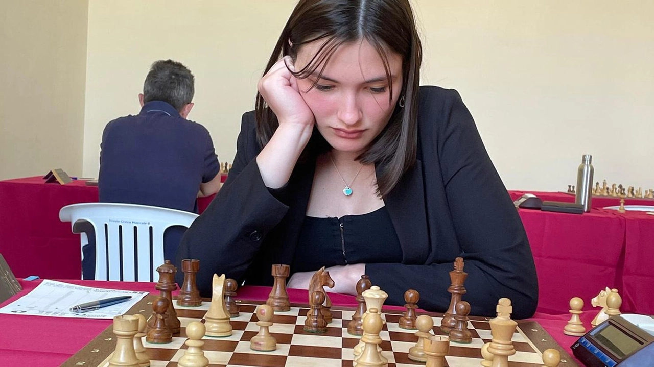 Giulia Sala, 17 anni, studentessa di Monza, si trova in questi giorni a Budapest per le Olimpiadi degli scacchi Giulia Sala, 17 anni, studentessa di Monza, si trova in questi giorni a Budapest per le Olimpiadi degli scacchi