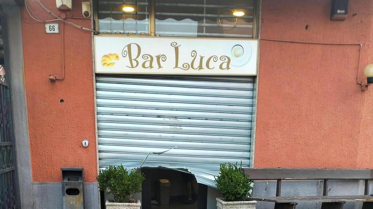 A Pero la scorsa notte i soliti ignoti in azione hanno sfondato la saracinesca del bar Luca di via Sempione e una volta all’interno avrebbero fatto razzia