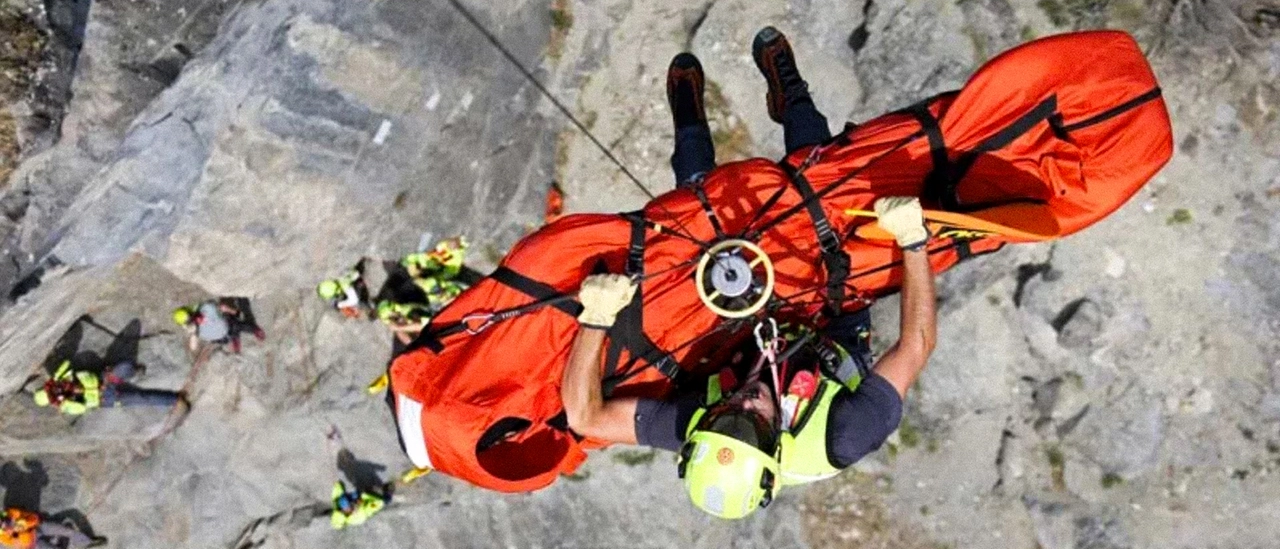 Ottantenne ha un malore e precipita per 20 metri sulle alture di Livigno: è in prognosi riservata