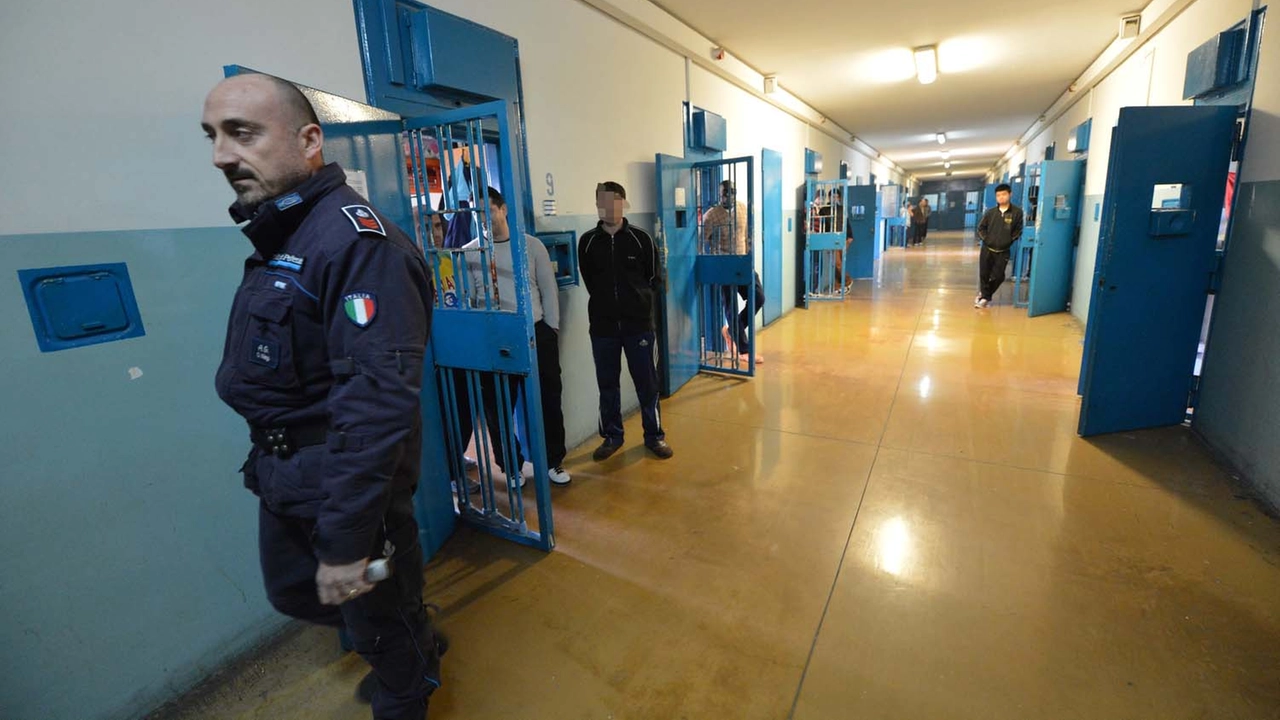 Gli interni del carcere di Busto Arsizio (Archivio)