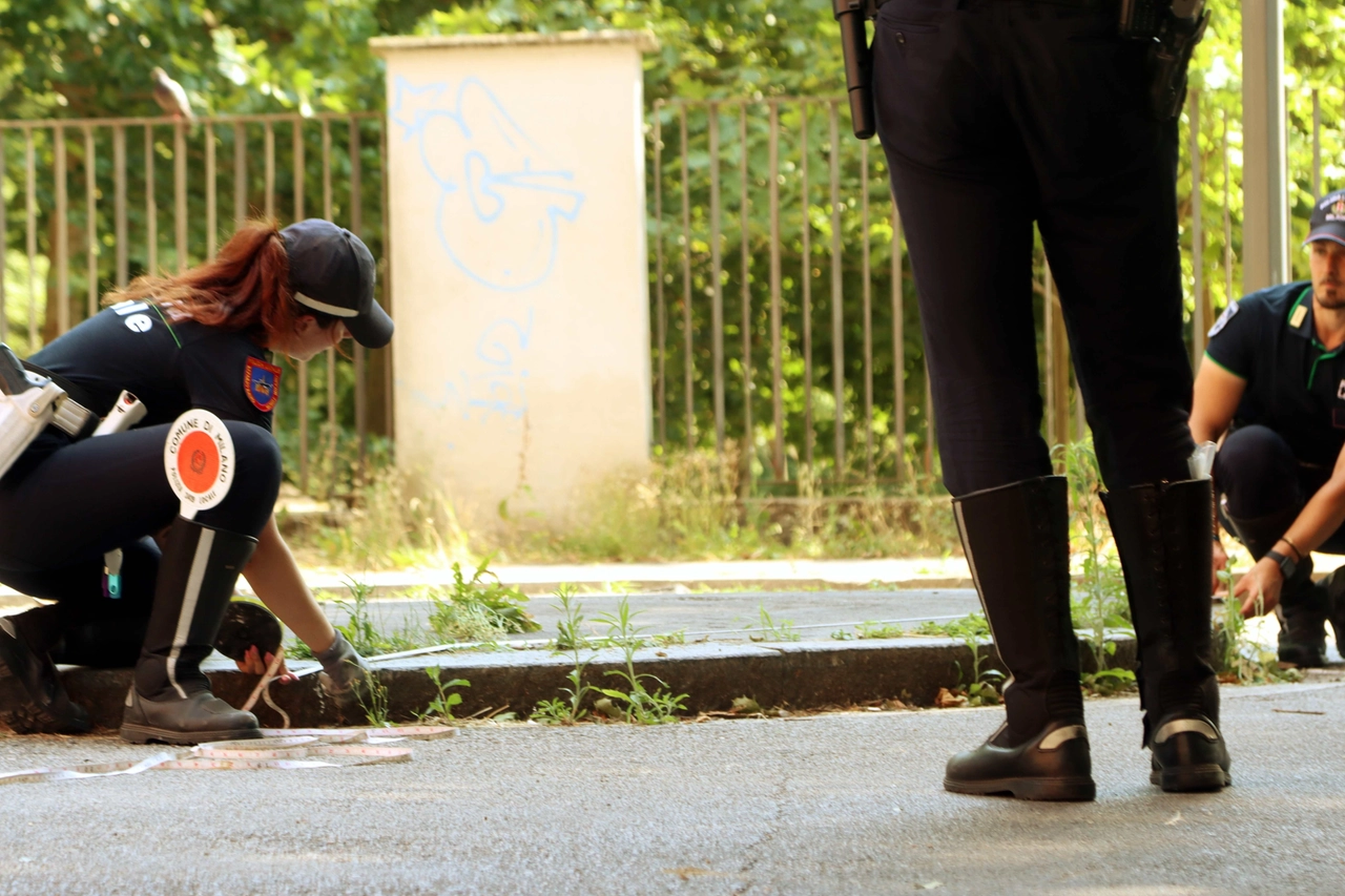 Milano 04072025 Sparatoria in Via Zoagli a Quarto Oggiaro Polizia Locale sul posto foto ANSA PAOLO SALMOIRAGO